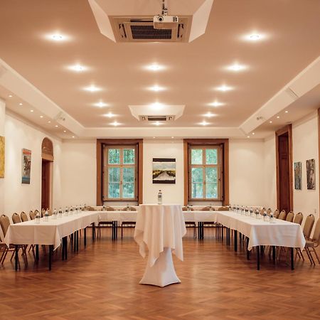 Hotel Kastiel Mojmirovce ภายนอก รูปภาพ