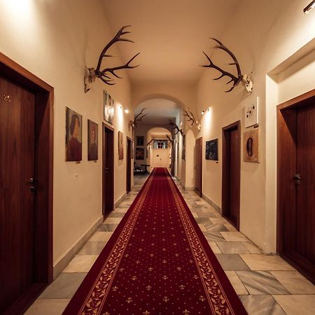 Hotel Kastiel Mojmirovce ภายนอก รูปภาพ