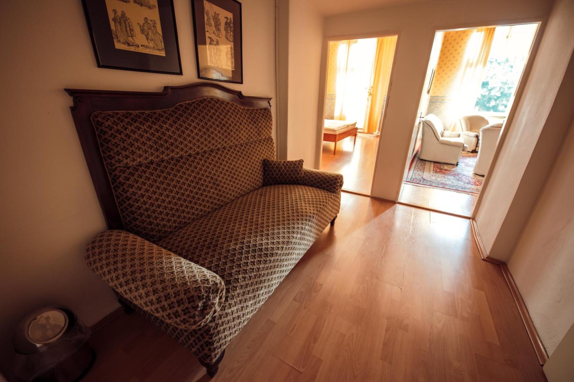 Hotel Kastiel Mojmirovce ภายนอก รูปภาพ