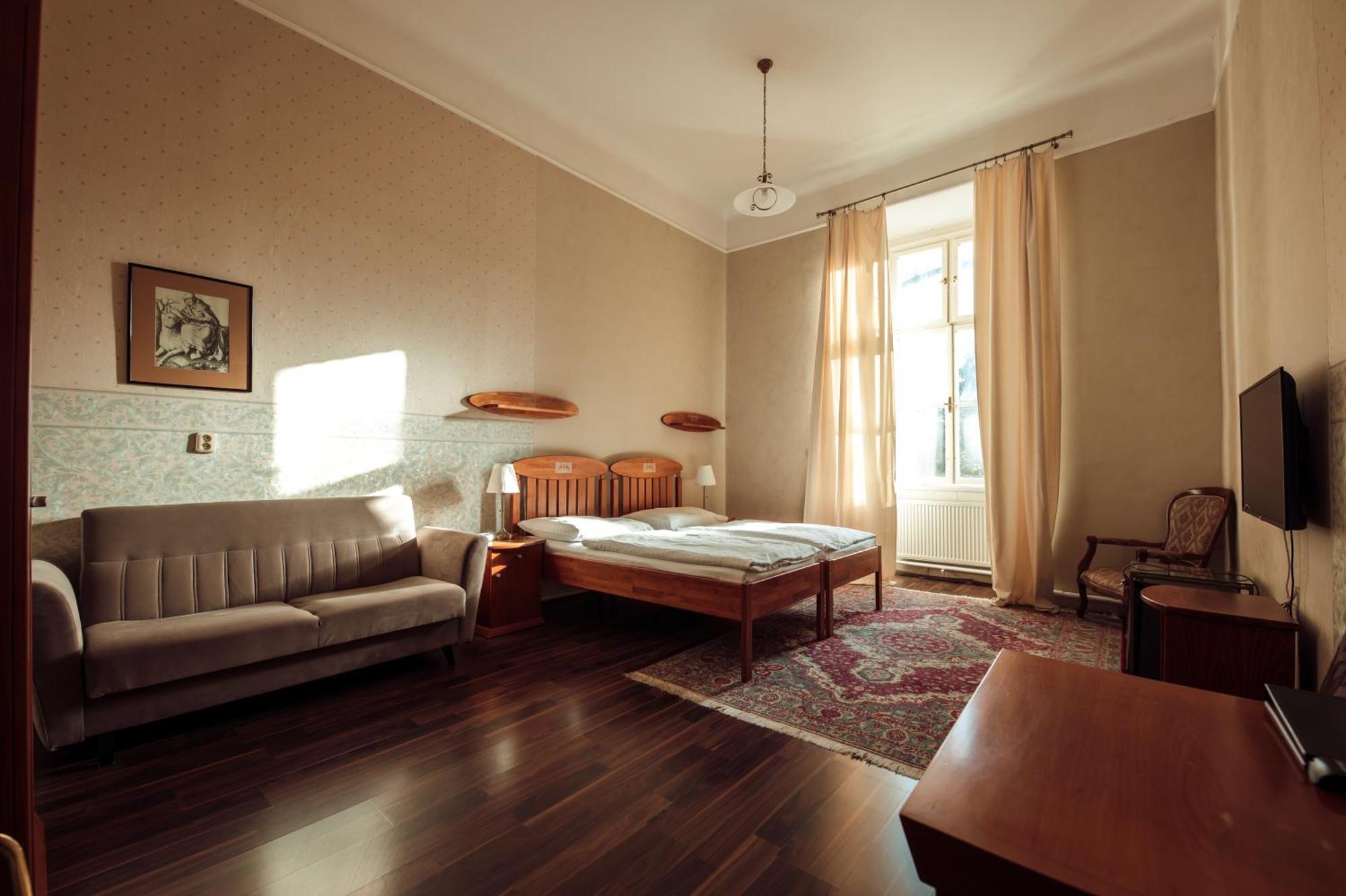 Hotel Kastiel Mojmirovce ภายนอก รูปภาพ
