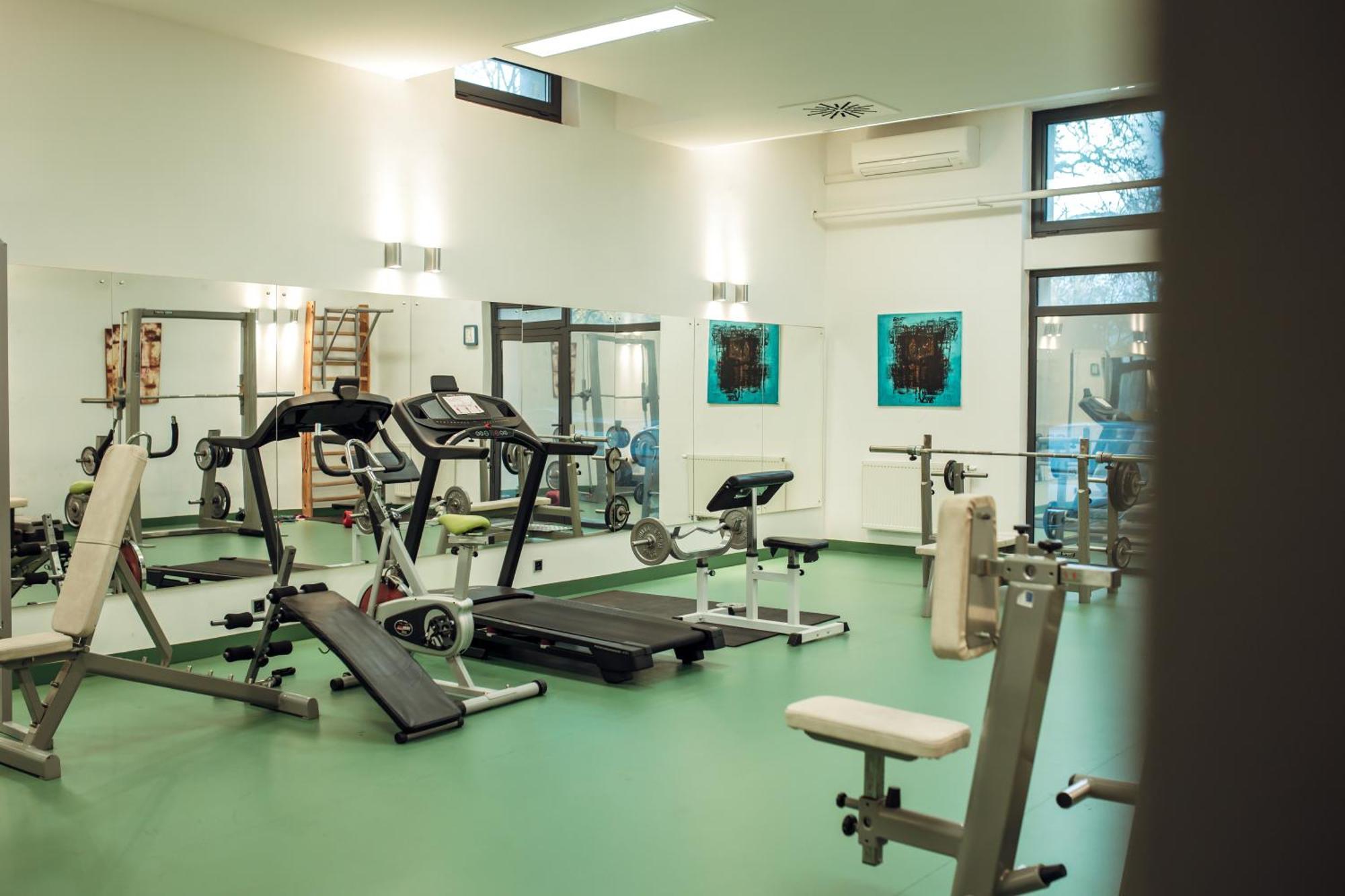 Hotel Kastiel Mojmirovce ภายนอก รูปภาพ