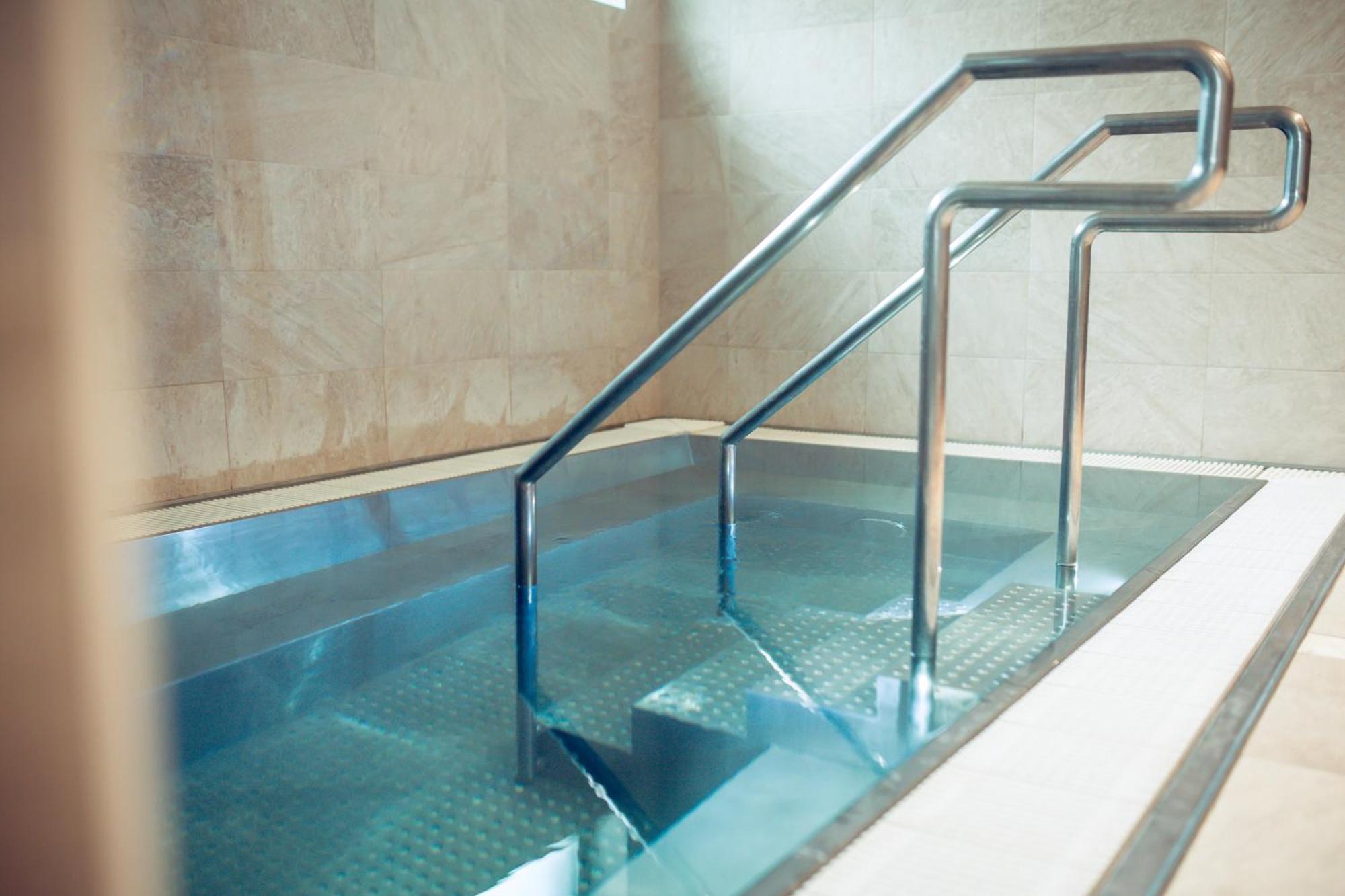 Hotel Kastiel Mojmirovce ภายนอก รูปภาพ