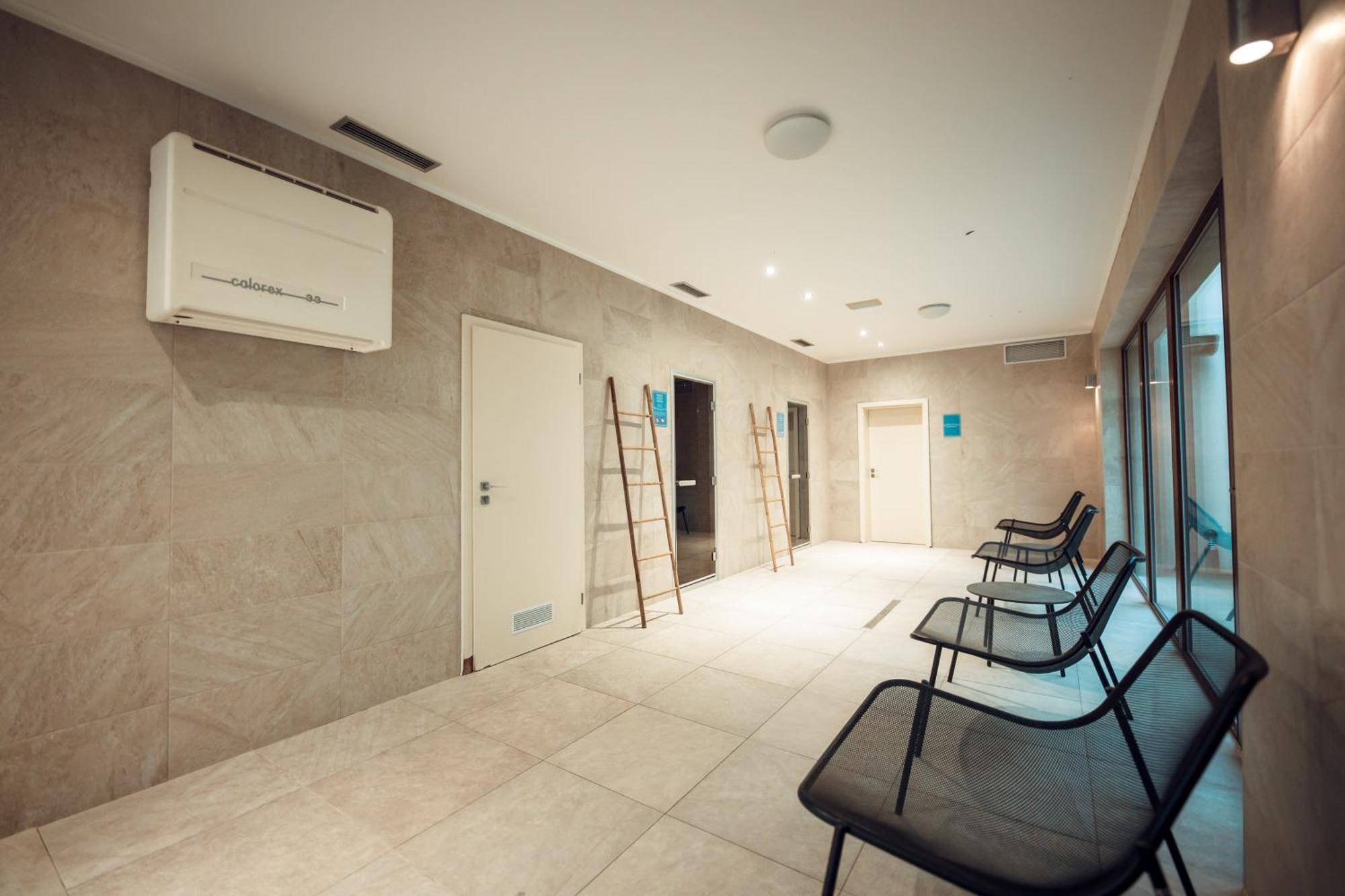 Hotel Kastiel Mojmirovce ภายนอก รูปภาพ