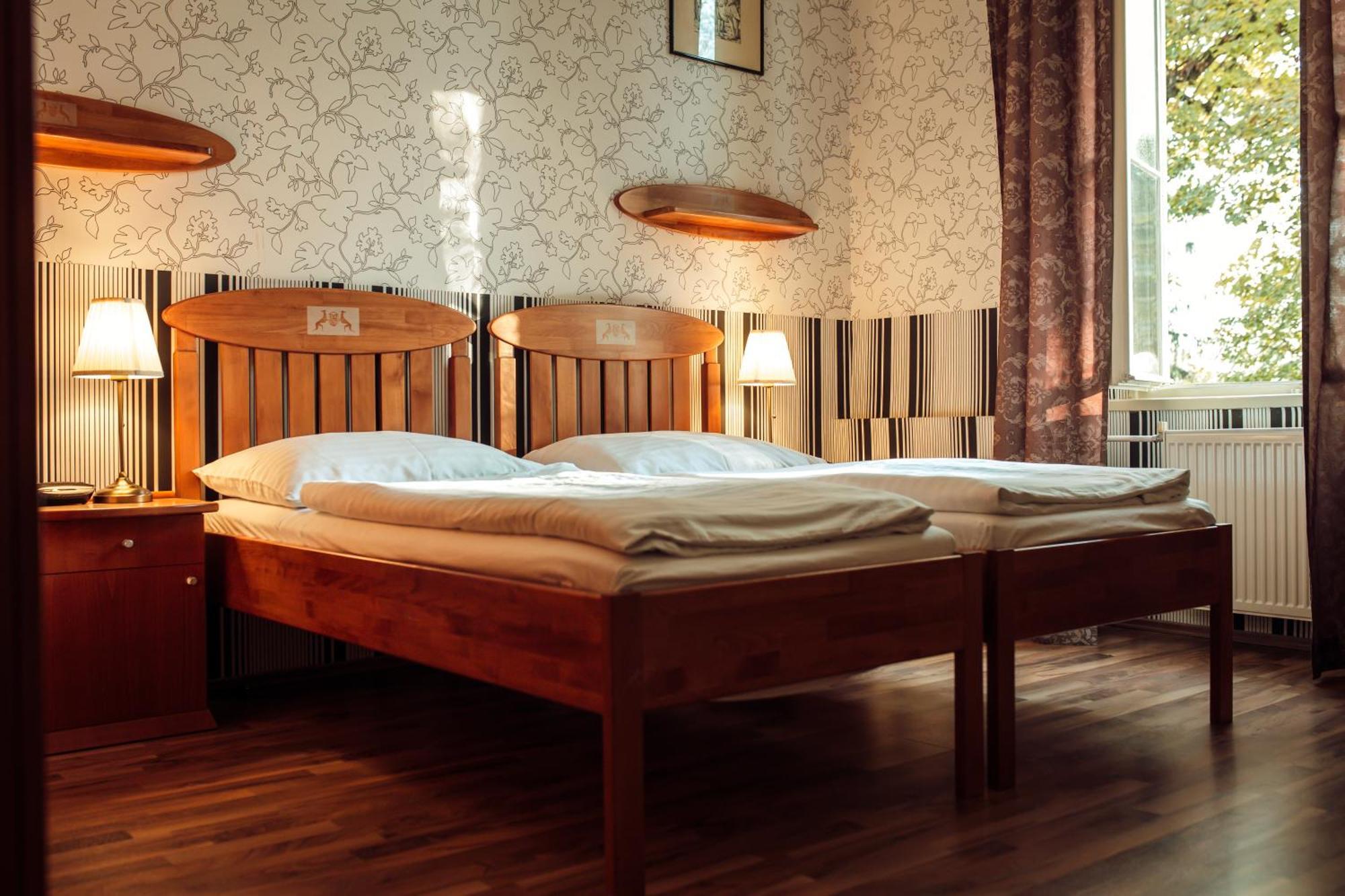 Hotel Kastiel Mojmirovce ภายนอก รูปภาพ