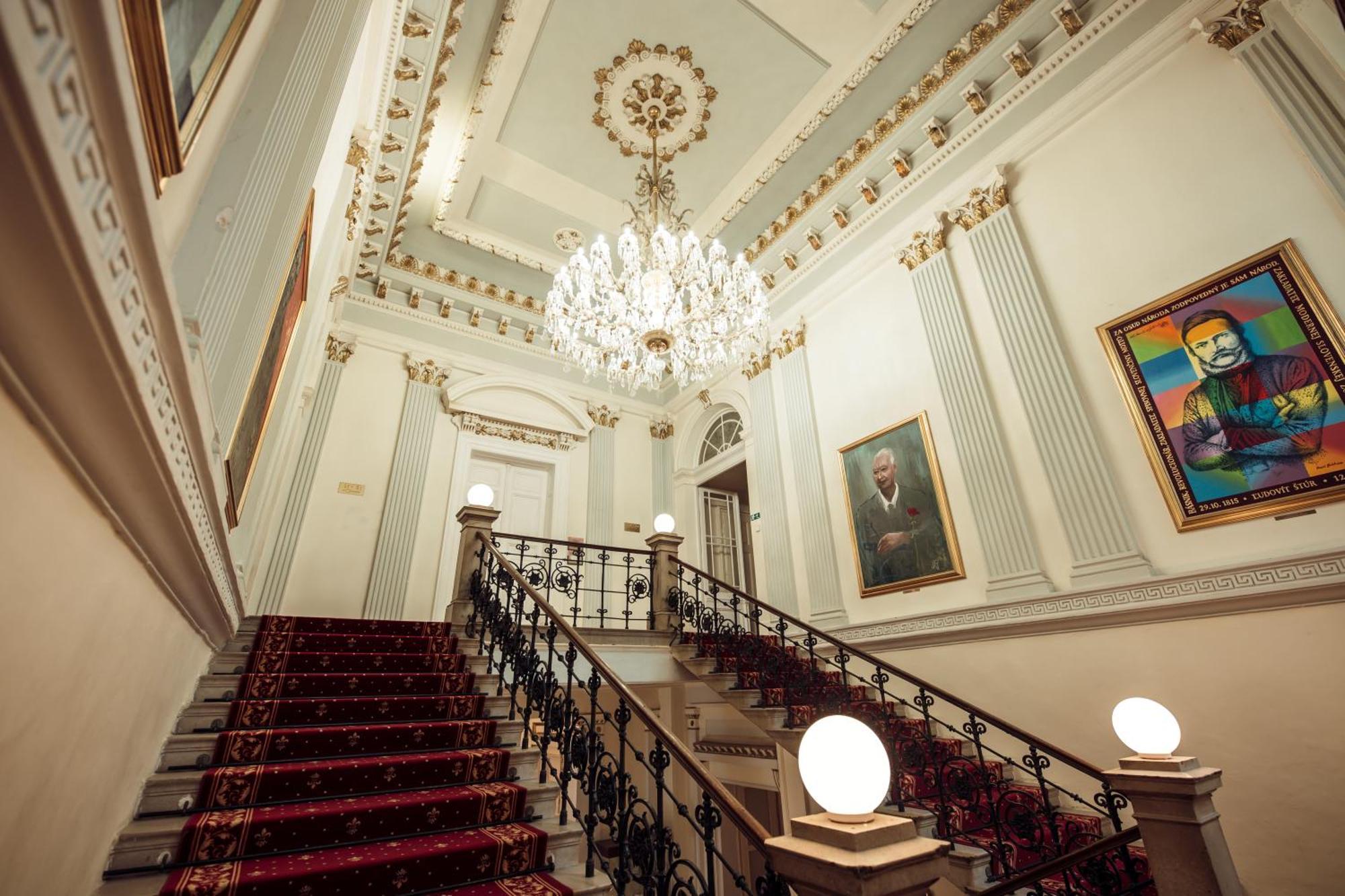 Hotel Kastiel Mojmirovce ภายนอก รูปภาพ