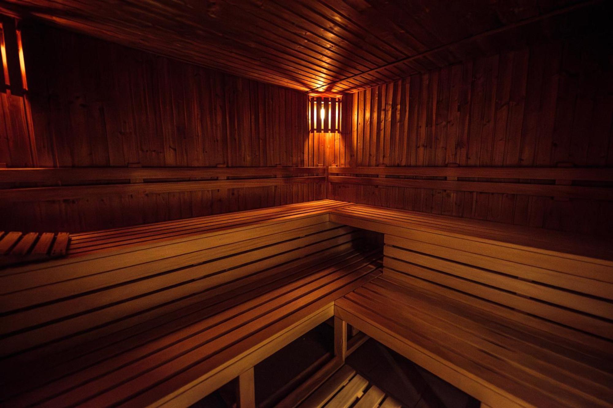 Hotel Kastiel Mojmirovce ภายนอก รูปภาพ