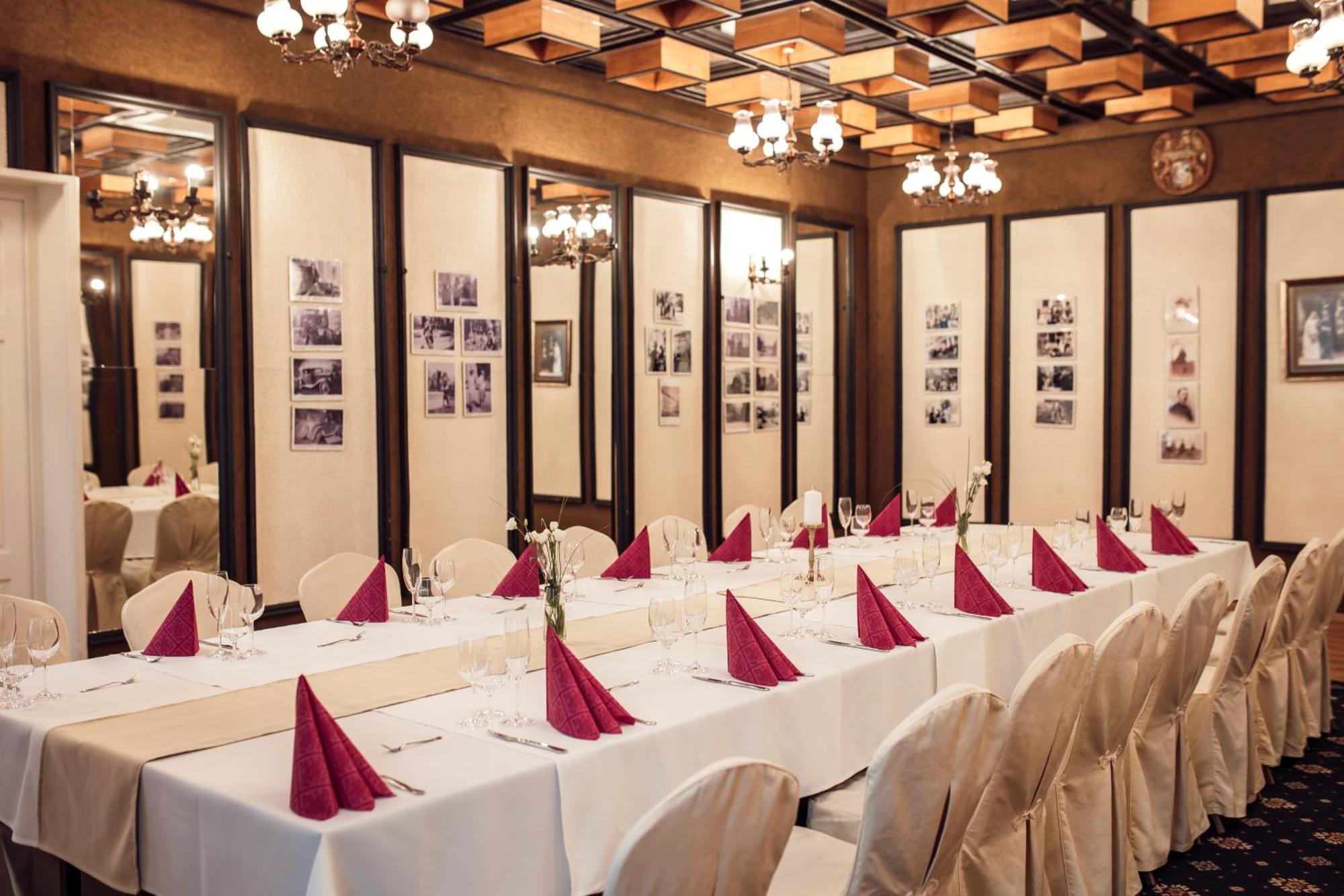 Hotel Kastiel Mojmirovce ภายนอก รูปภาพ