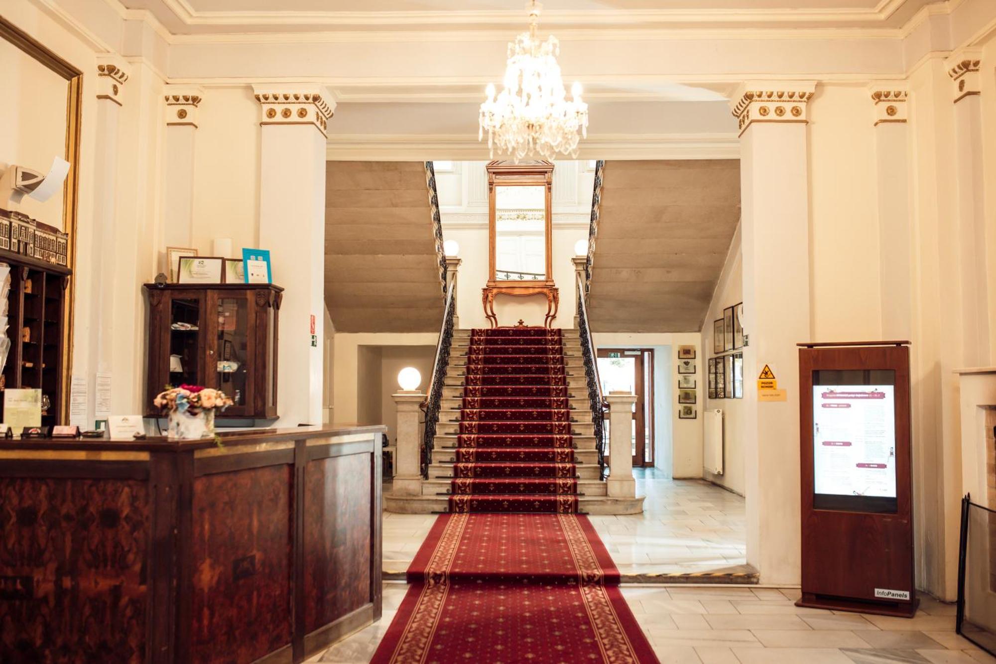 Hotel Kastiel Mojmirovce ภายนอก รูปภาพ